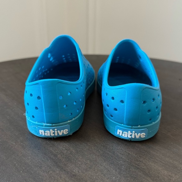 Native Jefferson Bloom Kids Shoes – Blue – Size C11 - EUC - Picture 4 of 5